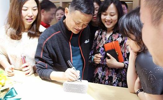 ‘火狐电竞官方网站’
大冷门!前亚冠队竟沦落到中甲保级 恒大克星威名已成过眼云烟(图2) 火狐电竞