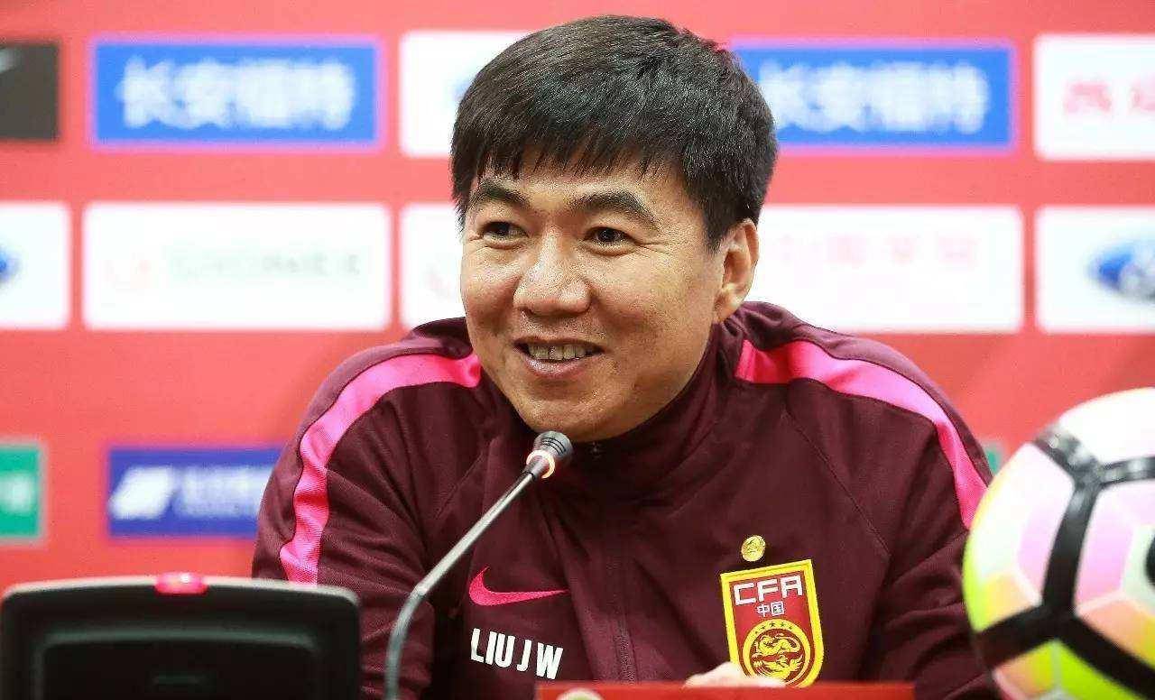 火狐电竞:
【中甲巡礼】成都赛区主帅数据、战绩大比拼 你最支持哪位名帅?(图5) 火狐电竞:
【中甲巡礼】成都赛区主帅数据、战绩大比拼 你最支持哪位名帅?(图5)