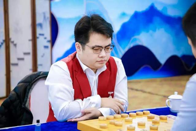 第九届“碧桂园杯”全国象棋冠军邀请赛圆满落幕 蒋川成为王中王‘火狐电竞官网’(图2)
第九届“碧桂园杯”全国象棋冠军邀请赛圆满落幕 蒋川成为王中王‘火狐电竞官网’(图2)