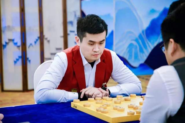 第九届“碧桂园杯”全国象棋冠军邀请赛圆满落幕 蒋川成为王中王‘火狐电竞官网’(图5)
第九届“碧桂园杯”全国象棋冠军邀请赛圆满落幕 蒋川成为王中王‘火狐电竞官网’(图5)