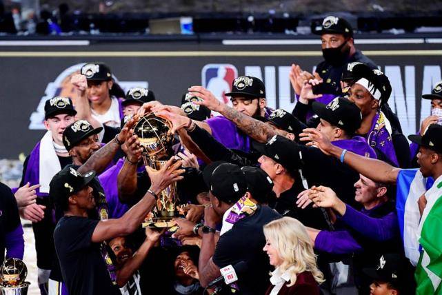 【火狐电竞官方网站】
掷中注定？今年的詹姆斯与科比2009年夺冠之路神同步！(图7)