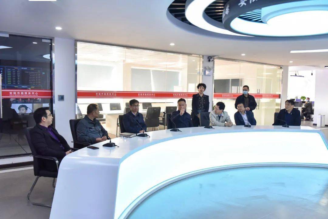 
胡明刚到市融媒体中心调研时强调：深入宣传五中全会精神 加速推动媒体融合生长-火狐电竞官方网站(图3)