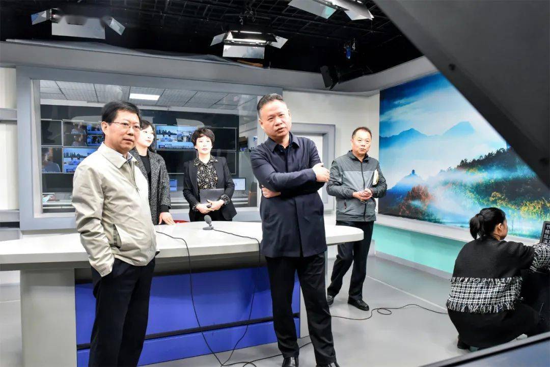 
胡明刚到市融媒体中心调研时强调：深入宣传五中全会精神 加速推动媒体融合生长-火狐电竞官方网站(图1)