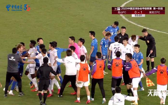 【火狐电竞官方网站】
中甲真乱！成都兴城0(图3)