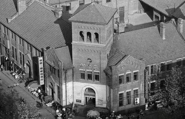 
1995年 成都春熙路上买年货的人（组图）【火狐电竞官网】(图2)