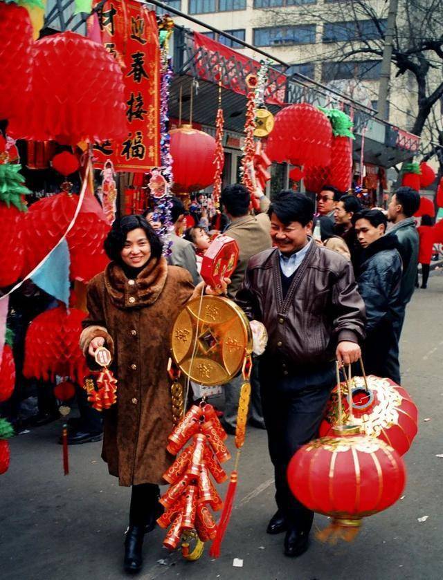 
1995年 成都春熙路上买年货的人（组图）【火狐电竞官网】(图8)