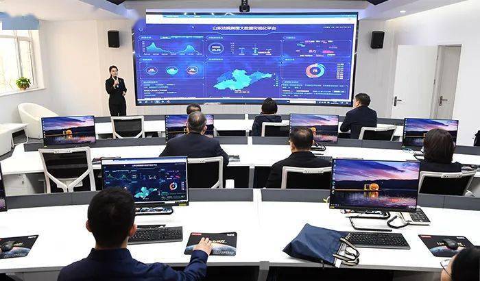 ‘火狐电竞官网’
省法院在政法新媒体矩阵平台构建研究座谈会上作交流讲话(图5)