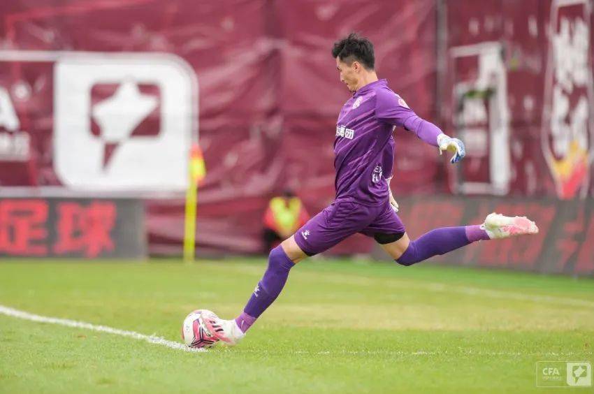 火狐电竞官网|
战报：新疆雪豹纳欢0比1不敌四川优必选(图18)