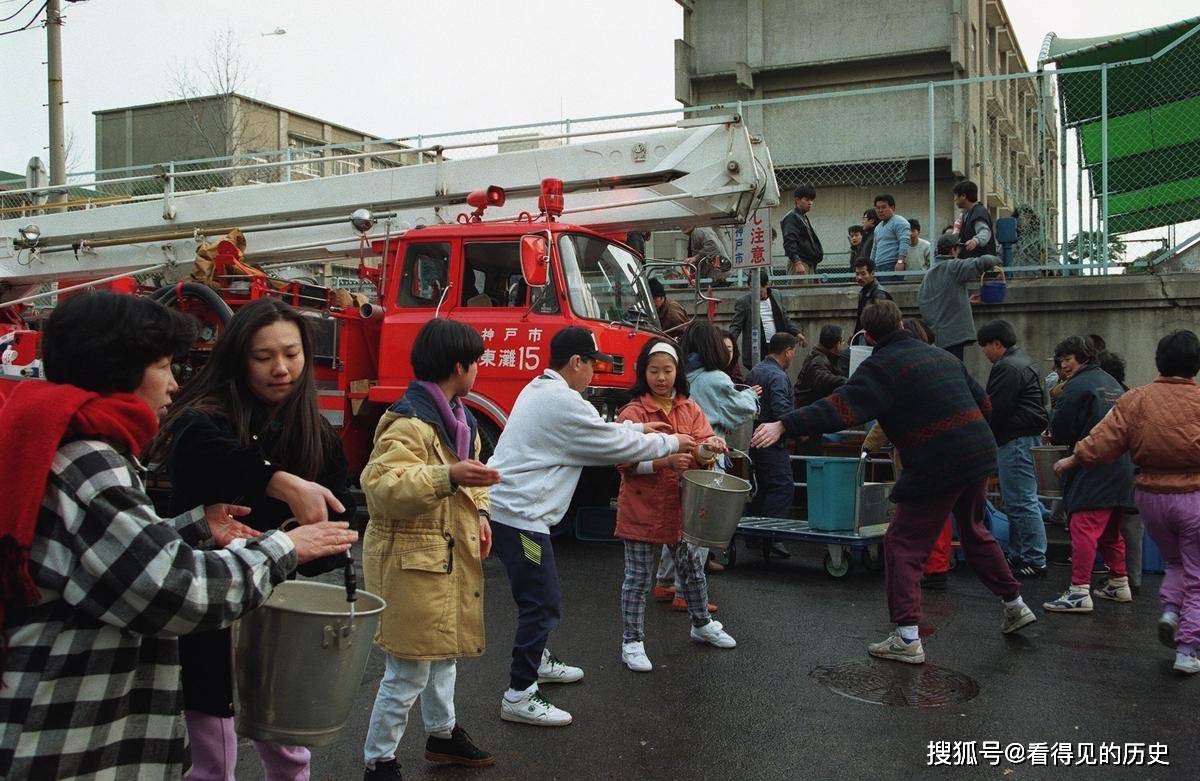 火狐电竞官方网站|
老照片 1995年的阪神大地震  战后最大的灾难(图9)