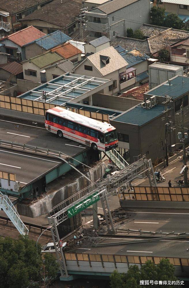 火狐电竞官方网站|
老照片 1995年的阪神大地震  战后最大的灾难(图13)