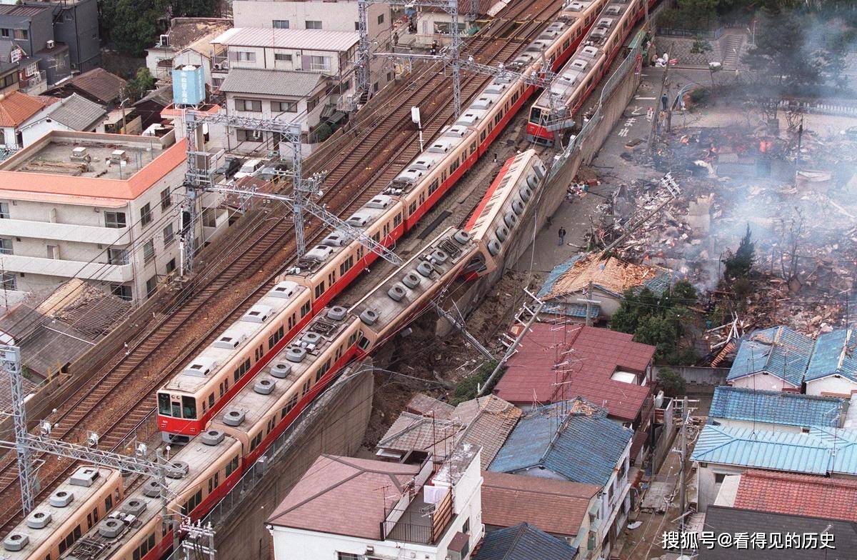 火狐电竞官方网站|
老照片 1995年的阪神大地震  战后最大的灾难(图16)